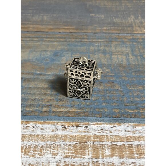 Antique Style Silver Tone Filigree Locket Pendant Prayer Box With Hinged Lid - Picture 7 of 7